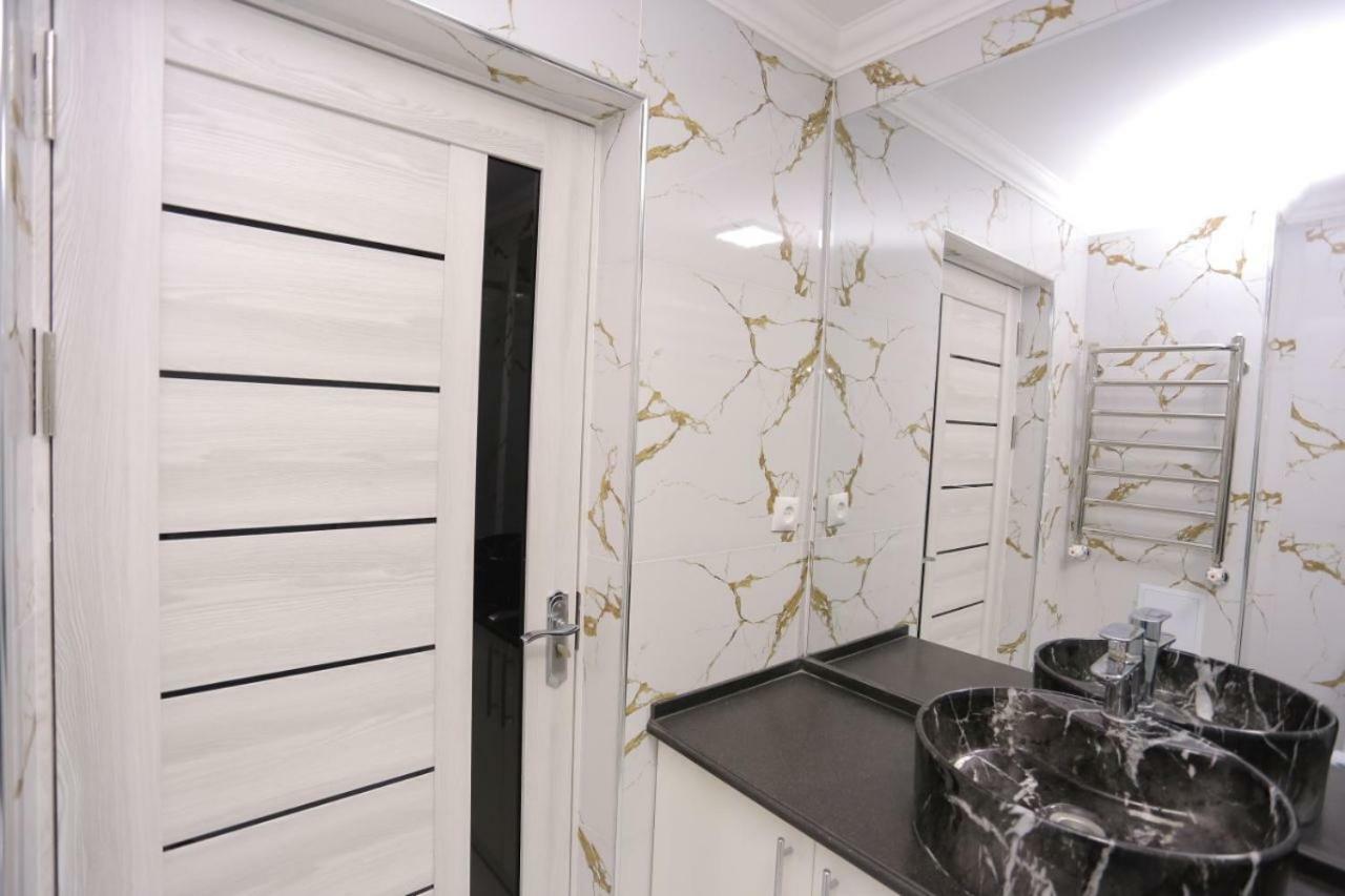 Luxury 2 Bedrooms Apartment Walking Distance From Gur-Emir サマルカンド エクステリア 写真
