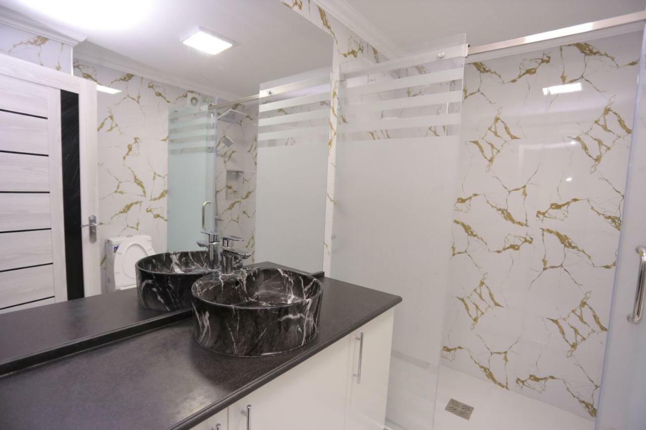 Luxury 2 Bedrooms Apartment Walking Distance From Gur-Emir サマルカンド エクステリア 写真